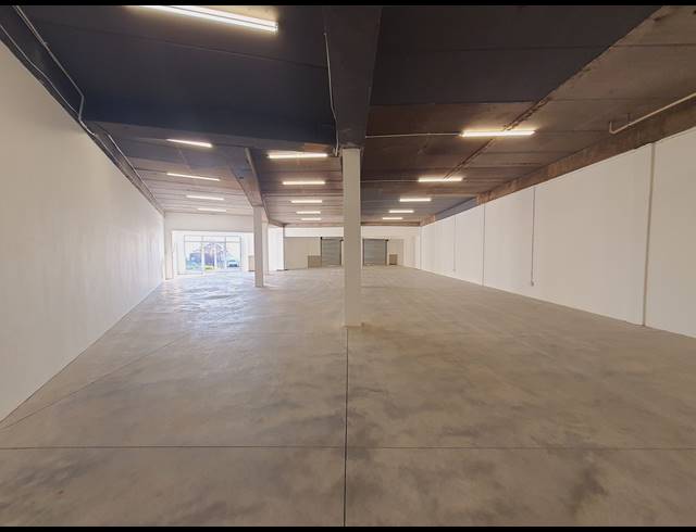 429M² SHOWROOM TO LET IN HALFWAY HOUSE